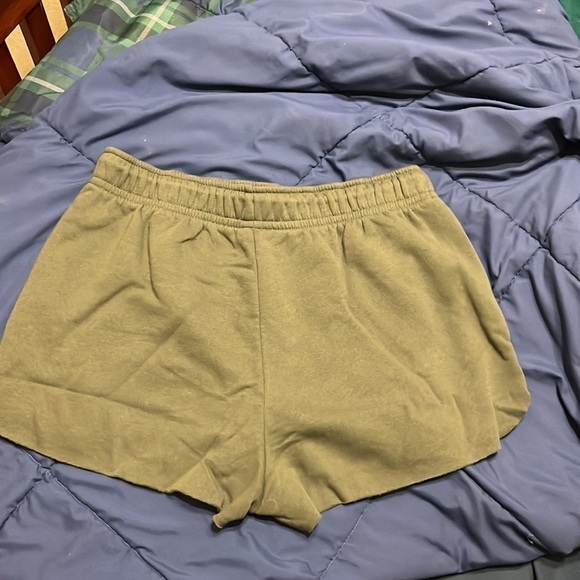 High rise fleece shorts olive.NWT Wild Fable. With pockets and draw stri… - Picture 2 of 2